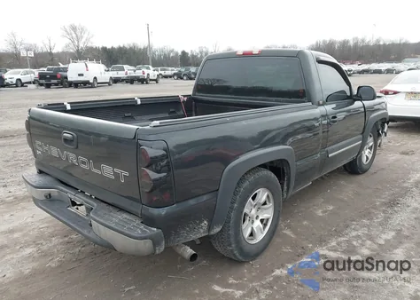 2004 Chevrolet Silverado 1500 z USA, uszkodzony, nr VIN 1GCEC14VX4Z116395